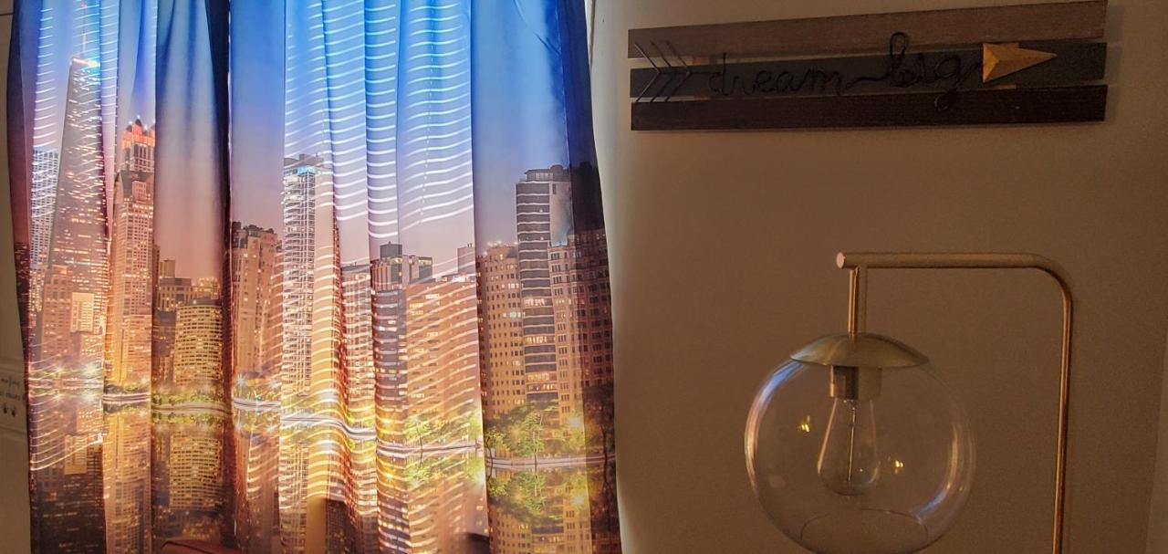 Cozy 1 Bedroom, 1 Min From Irving Park Blue Line, Free Parking Chicago Exteriör bild