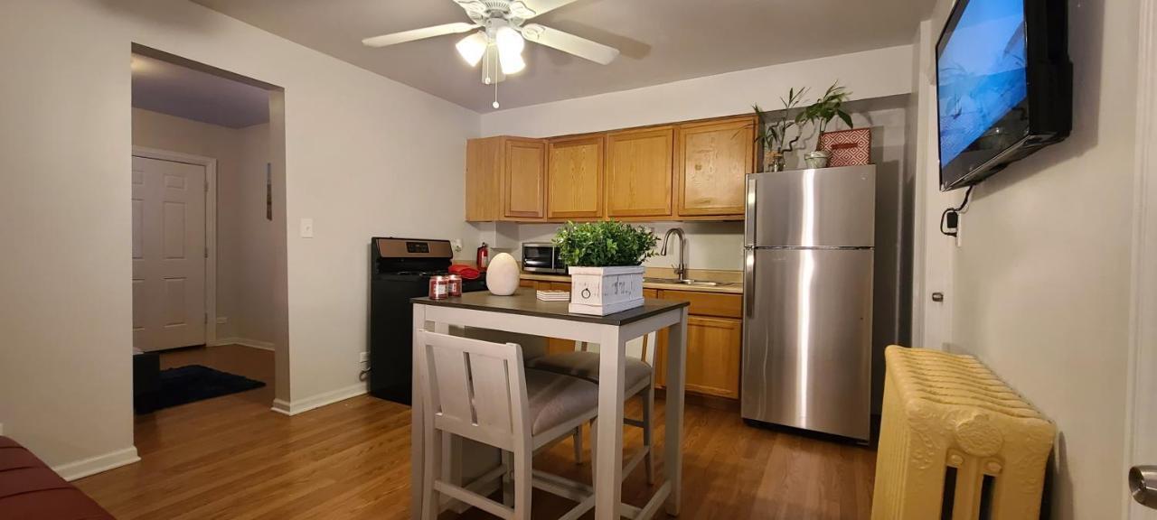 Cozy 1 Bedroom, 1 Min From Irving Park Blue Line, Free Parking Chicago Exteriör bild
